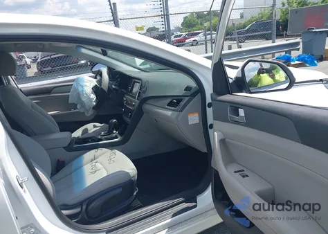 2019 Hyundai Sonata Plug-In Hybrid from USA, damaged, VIN KMHE14L26KA093848